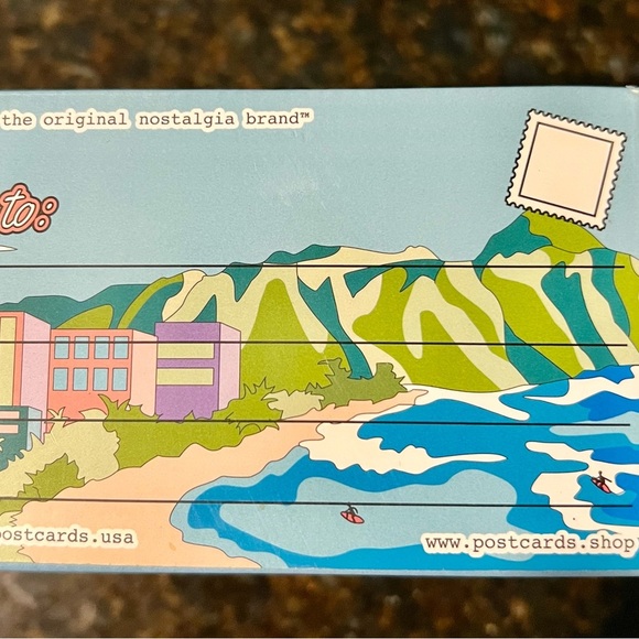 Brand New in box Hawaii Postcards Scented Destination  Waikiki Beach Candle 8oz - Picture 2 of 7